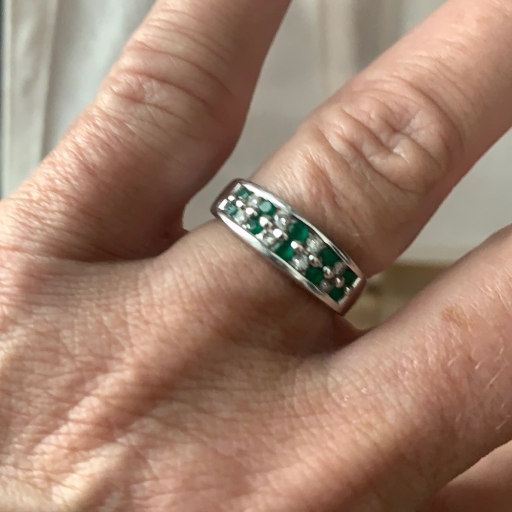 14K White Gold Emerald w/Diamond Ring Approx SZ 7
